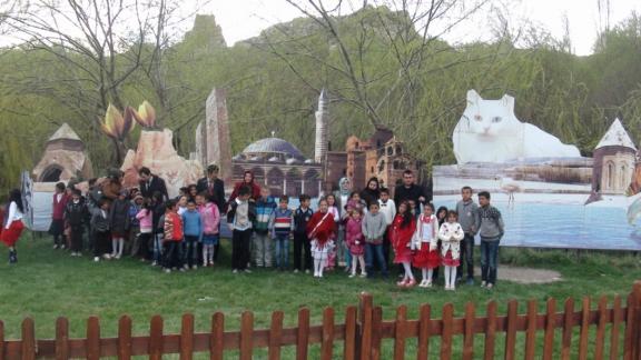 Muradiye Köy okulları Öğrencilerine Tiyatro Şenliği