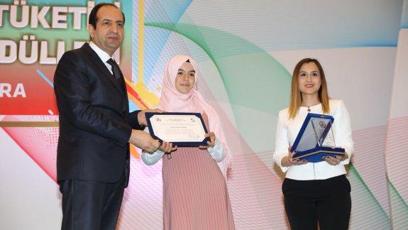 Türkiye Geneli Orta Okullar Arası Bilinçli Tüketim ve Tüketici Hakları Konulu Resim Yarışmasında Türkiye 3.sü Olarak Dereceye Girdik